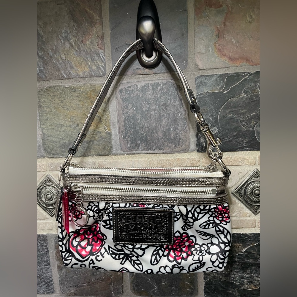 Like New Coach Poppy Daisy Floral Graffiti Wristlet